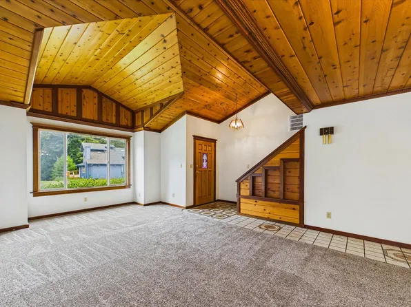 4951 Lundblade Dr, Eureka, CA 95503