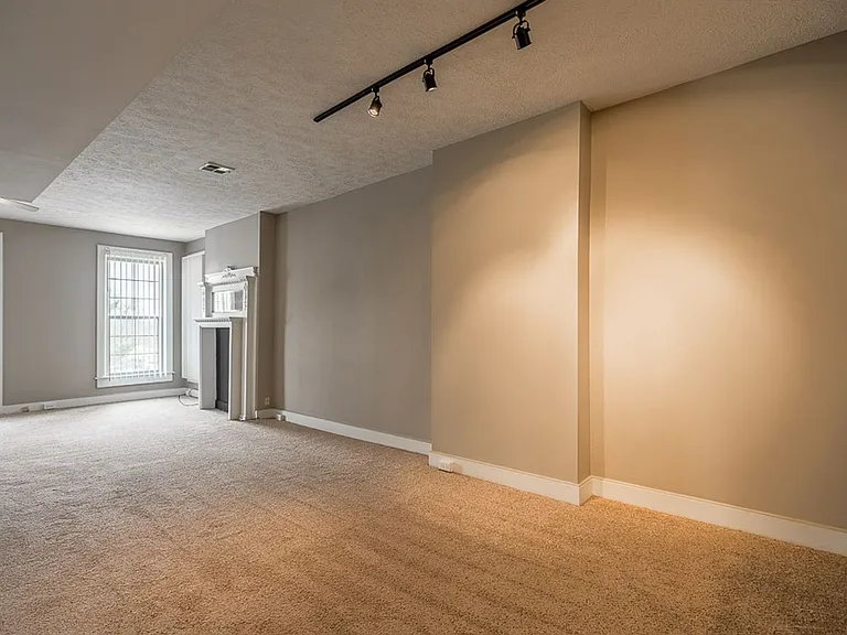 Neil House — Photo 13