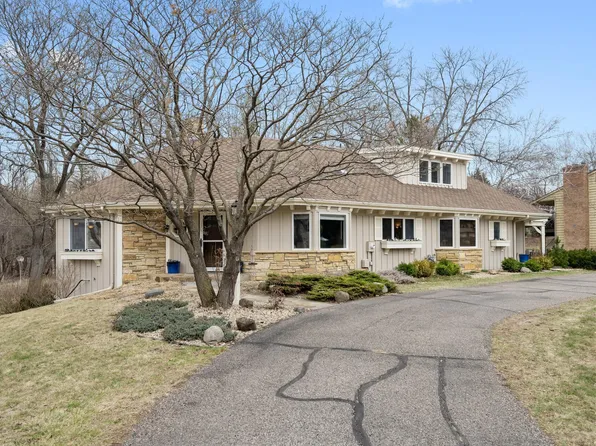 30 Sandy Hook Rd, Chanhassen, MN 55317