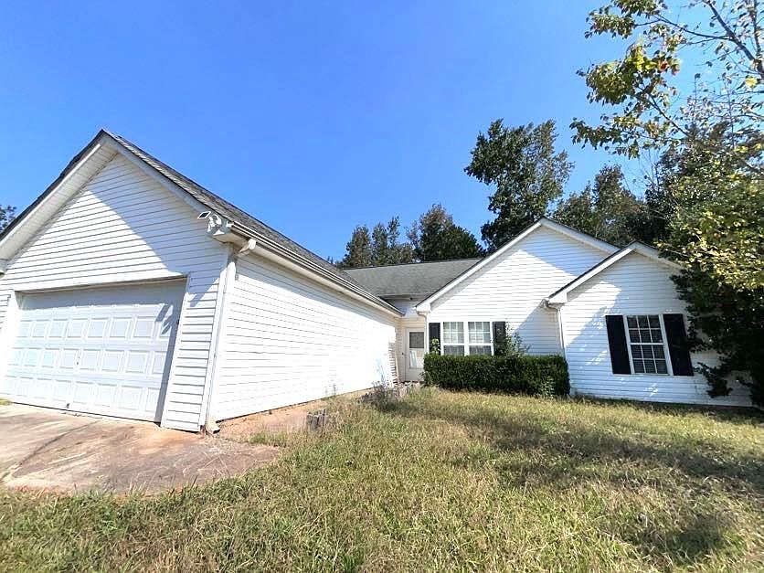 1st image of 703 Mossy Oak Dr