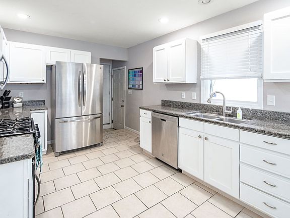 5th image of 52587 Francis St