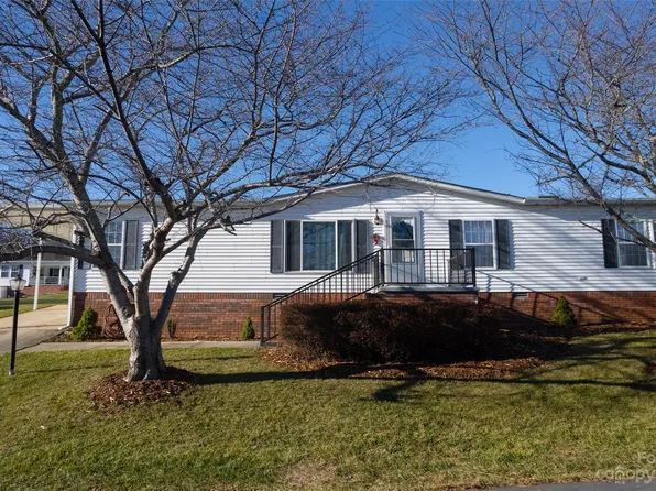 7 N June Ln, Hendersonville, NC 28792