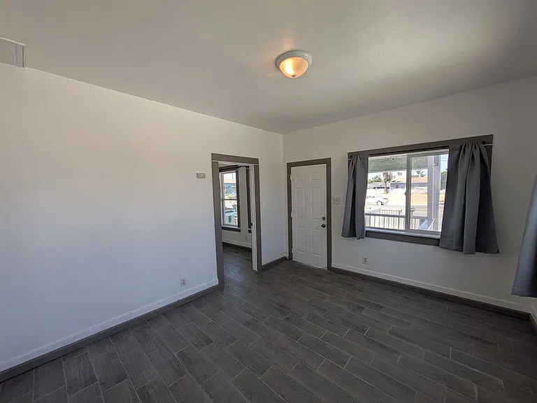 386 N Mount Vernon Ave — Photo 9