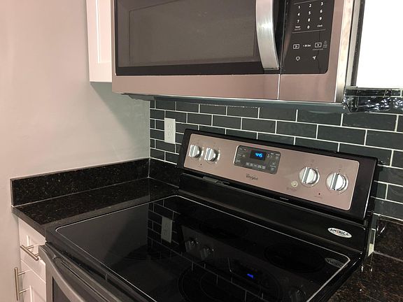 Glass tile Backsplash