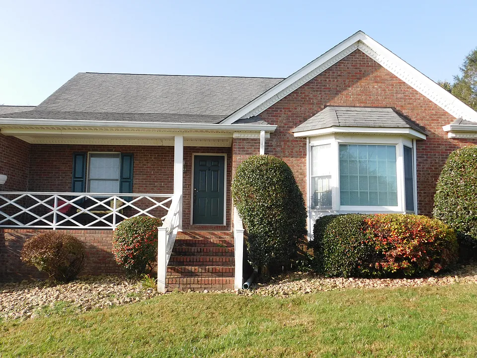 220 Golf Crest Ln