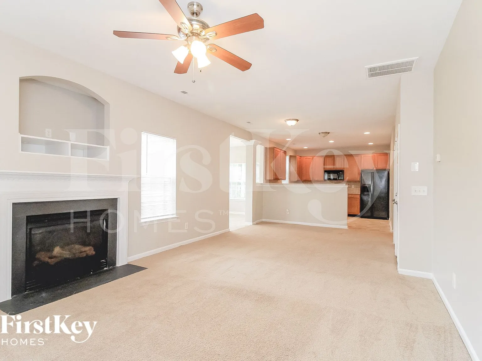3 bed, 2.5 bath, 2374 sqft, $2,490 — Photo 4