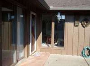 812 Old Farm Estates Rd, Hutchinson, KS 67502