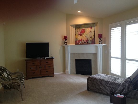 Family room - gas fireplace