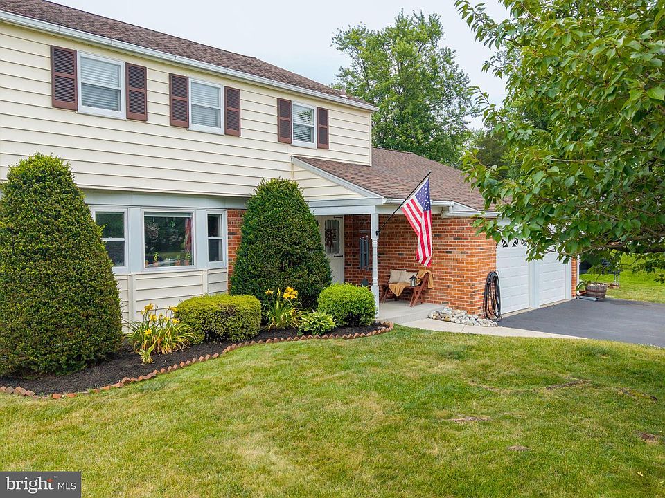 1st image of 284 Manor Rd