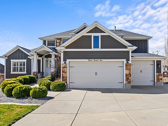 2nd image of 1175 N Robyn Way