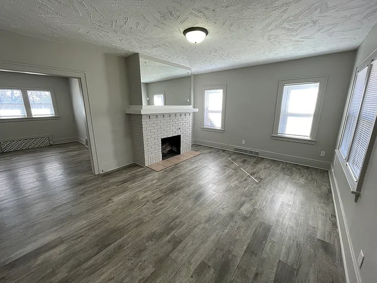 3535 N 45th Ave — Photo 3
