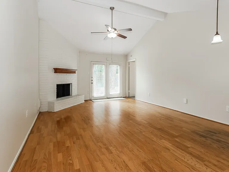 84 Fallshire Dr — Photo 3