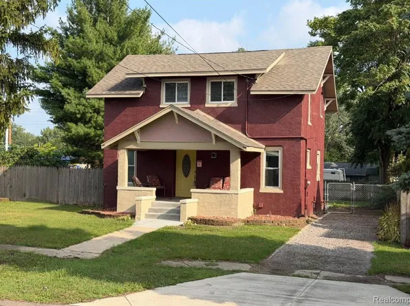 107 2nd St, Fenton, MI 48430