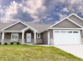 3000 E Bluetopaz Dr, Appleton, WI 54913