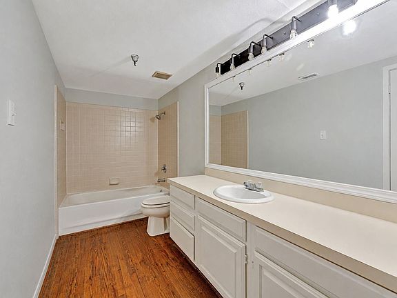 5th image of 2121 Strand St #2B