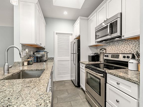 2nd image of 4 Symphony Rd APT 4