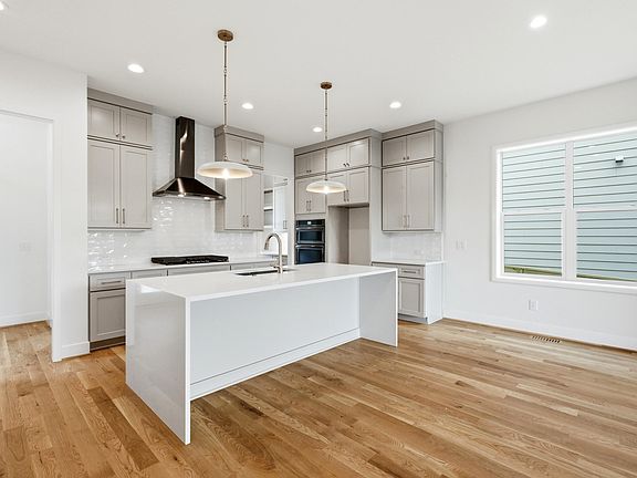 5th image of 1813 Bennett St