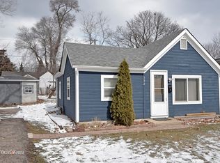 592 Oakhill Rd, Elgin, IL 60120