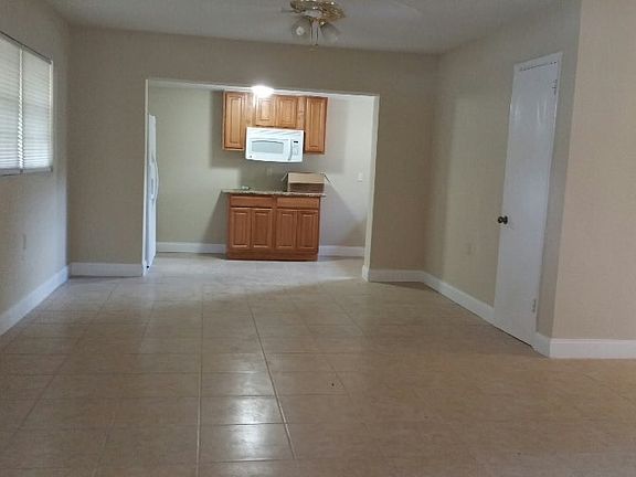 3rd image of 8317 Alveron Ave