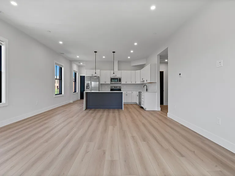 198 Albion St #302 — Photo 15