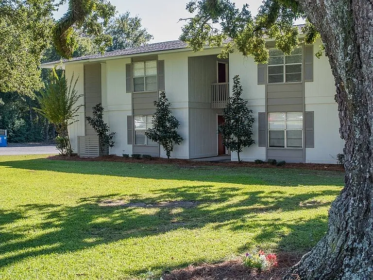 Twin Oaks Apartments — Photo 12