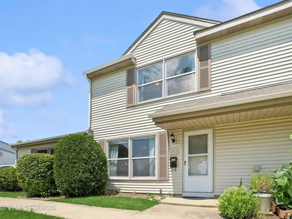 1711 Queensbury Cir, Hoffman Estates, IL 60169