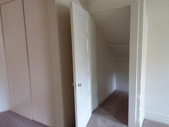 5th image of 581 N El Molino Ave APT B