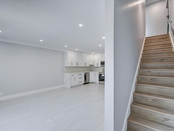 3rd image of 505 NE 20th Ave APT 205