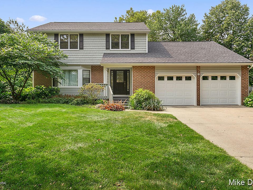 1st image of 2922 Meadowbrook Dr SE
