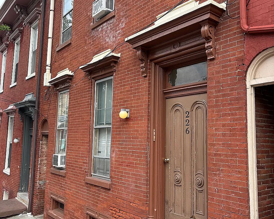 1st image of 226 W Vine St APT 2