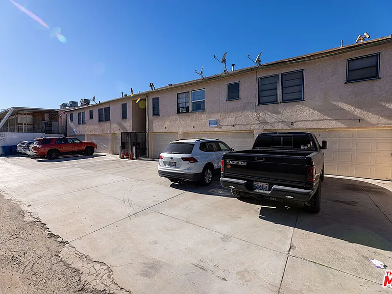 1940 S Robertson Blvd #1 — Photo 38