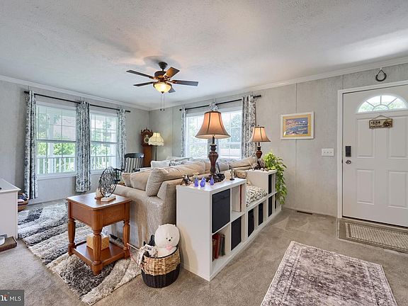 5th image of 18 Dogwood Dr