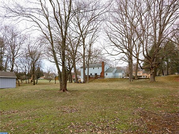 3rd image of 16 Elaine Dr