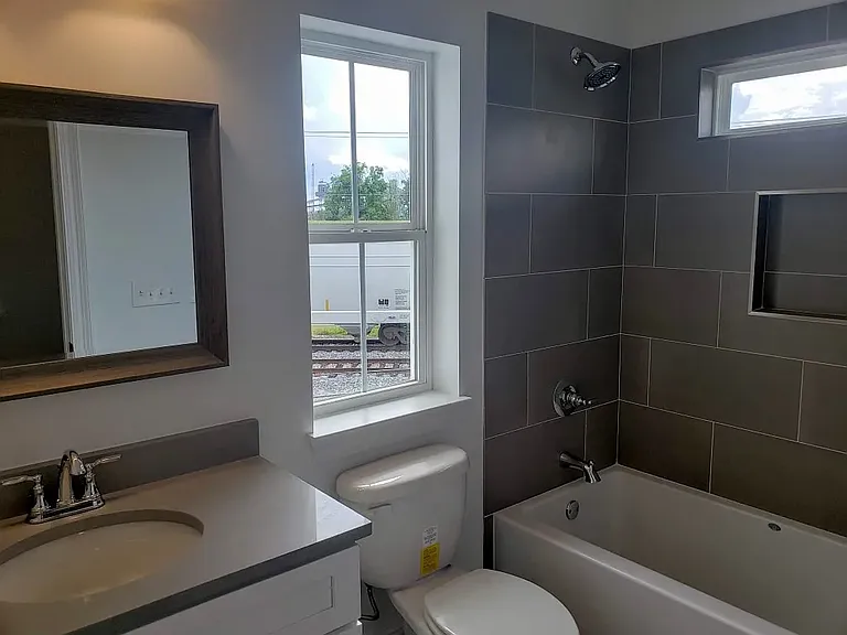 7815 Leake Ave — Photo 10