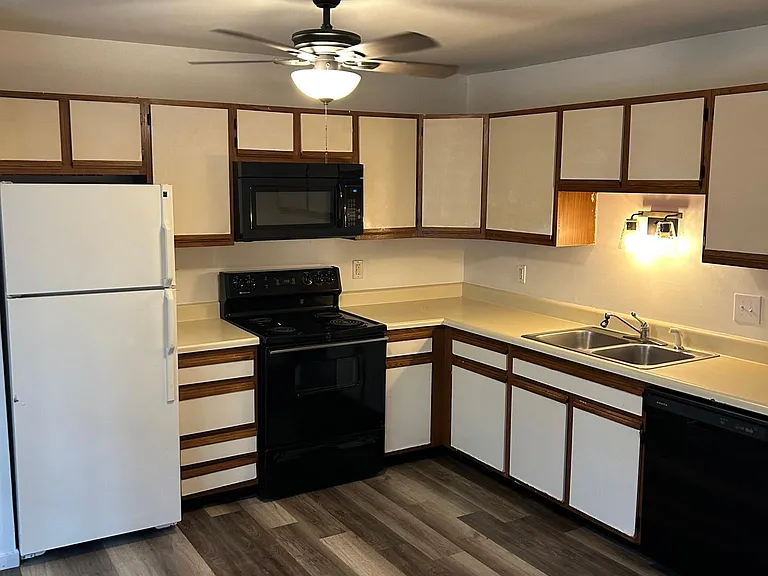6 Lemon Tree Ct #6 — Photo 2