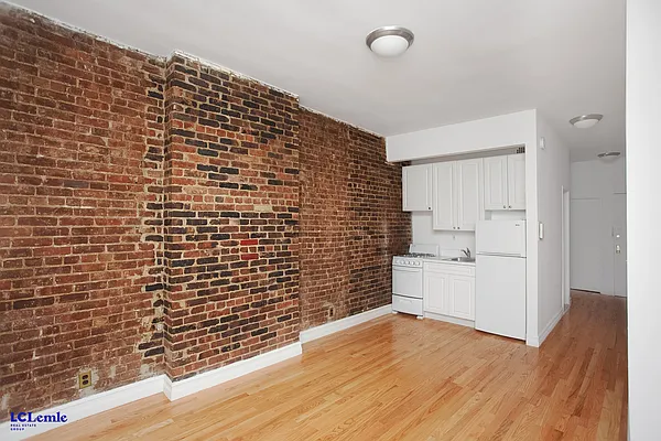 Rented by LC Lemle Real Estate Group | media 1