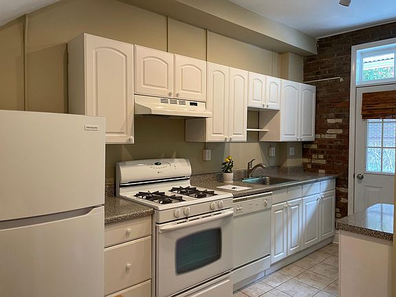 3rd image of 19 Bridge St Floor 1