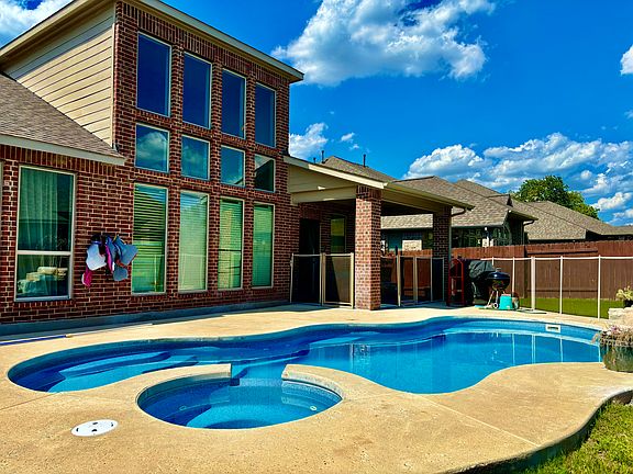 Saltwater swimming pool (far healthier than chlorine pools). Can swim all year round as the pool can be heated. Also has colorful lights installed. You will love it. There is also a safety fence for your little ones/pets/ non-swimmers.