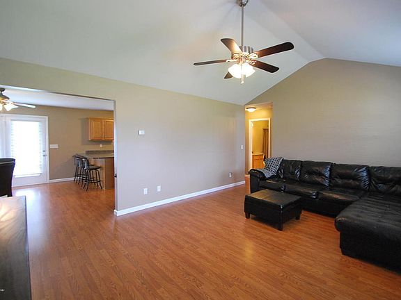 3rd image of 74 Charleston Ct