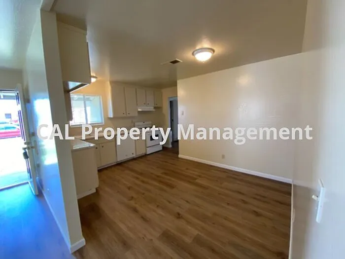 1608 Ukiah Way — Photo 2