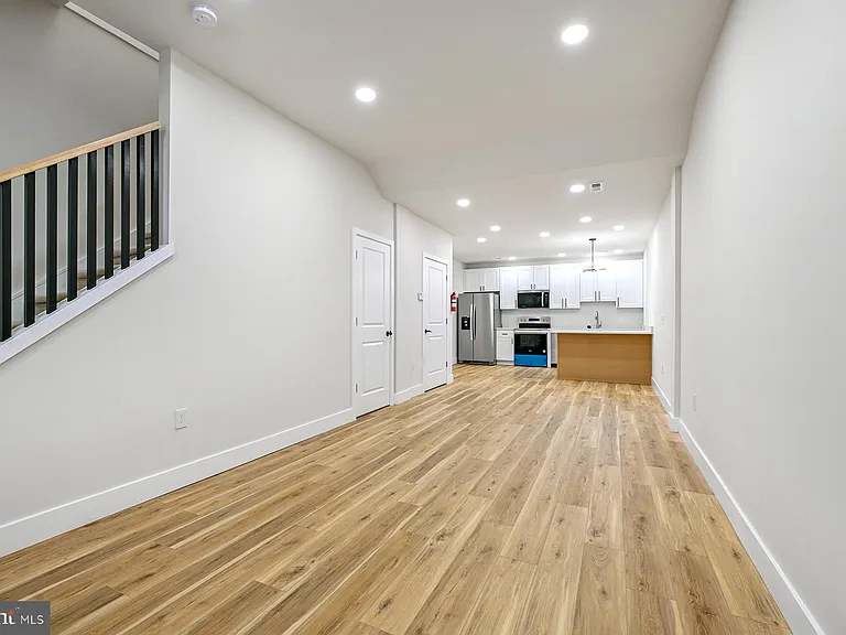 151 N York St #C — Photo 5