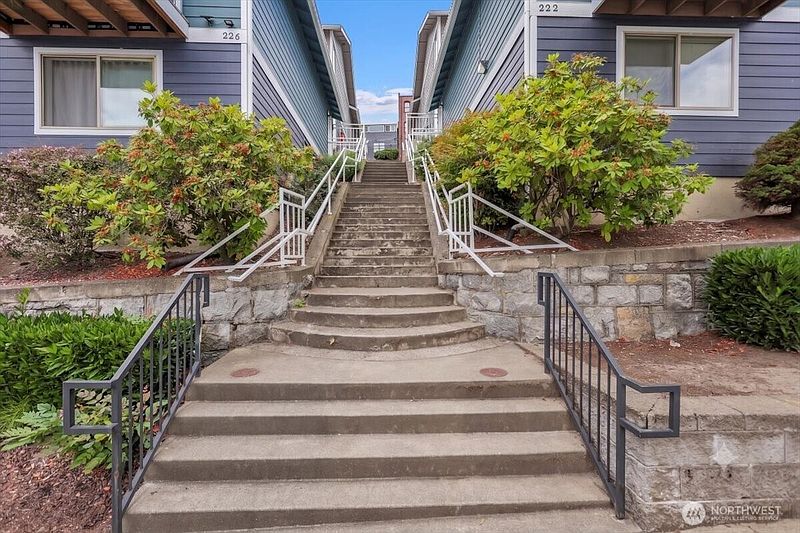 3rd image of 226 Broadway #20