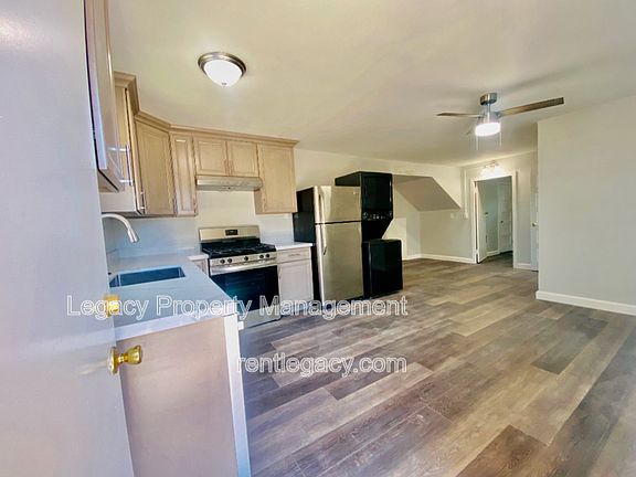 4th image of 1140 1/2 West St