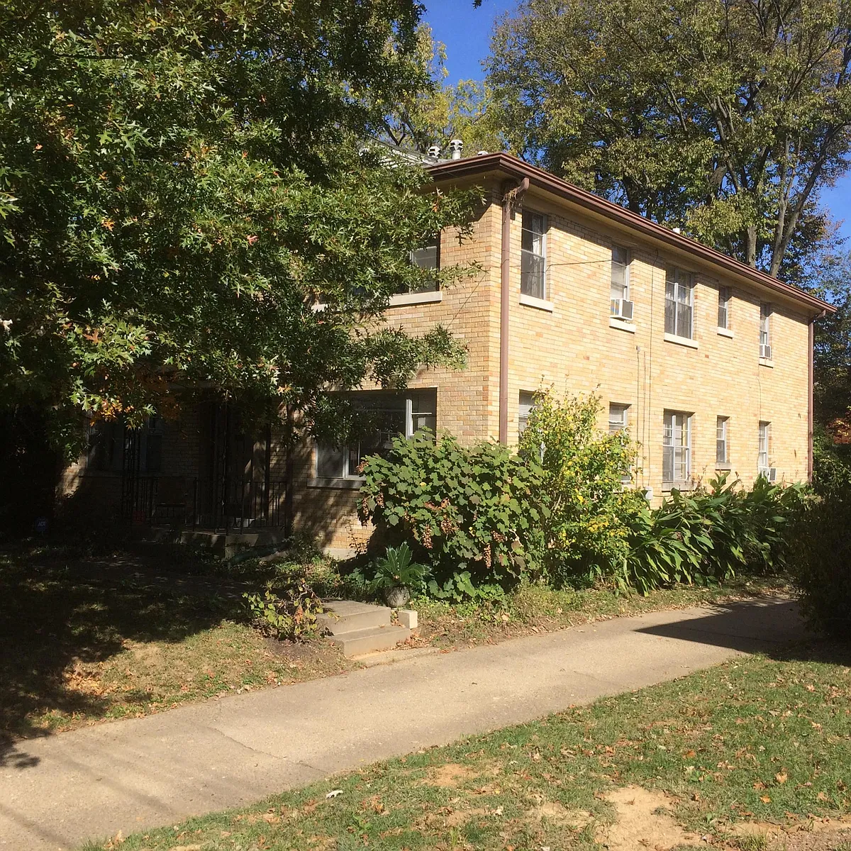 Front - 319 Ridgedale Rd