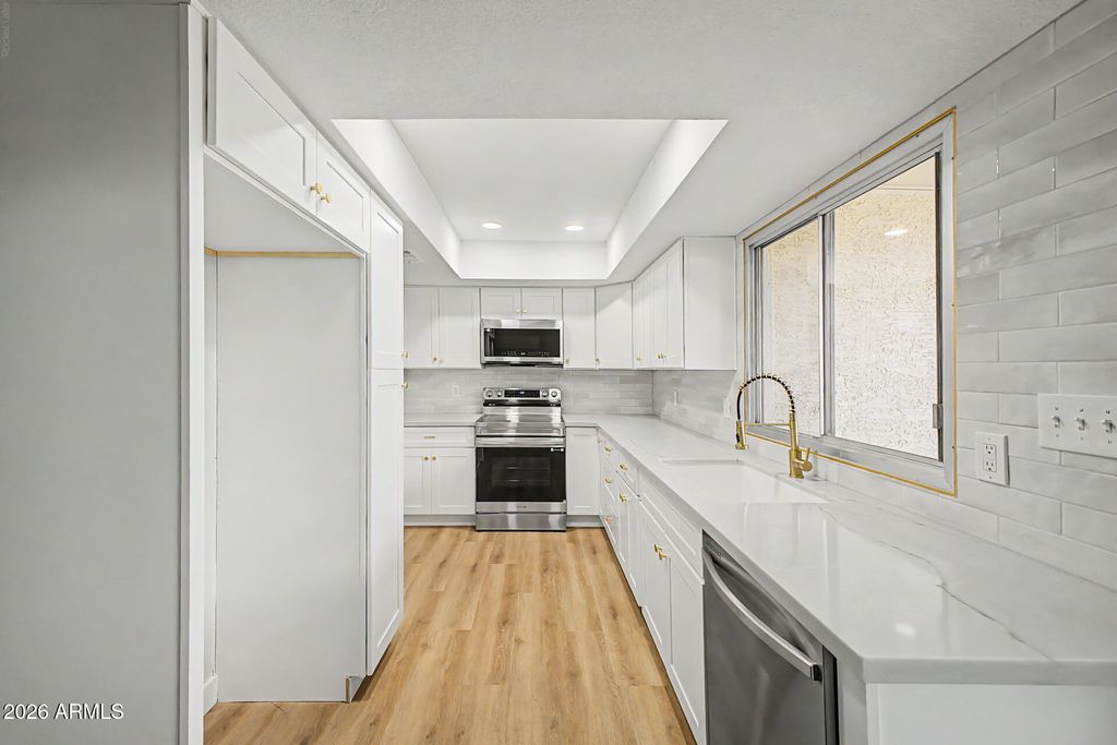 1709 W STELLA Lane, Phoenix, AZ - View 2
