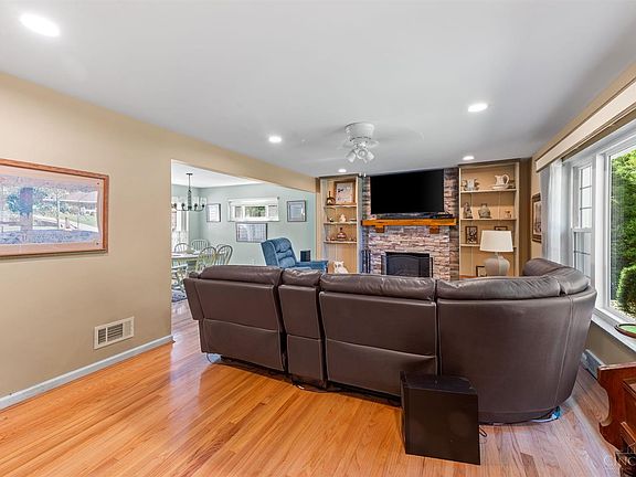 5th image of 8610 Lynnehaven Dr