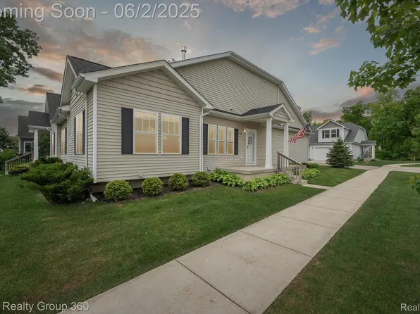 1720 Carlisle St, Howell, MI 48855