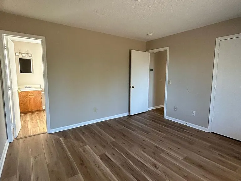 357 Community Dr #G — Photo 22