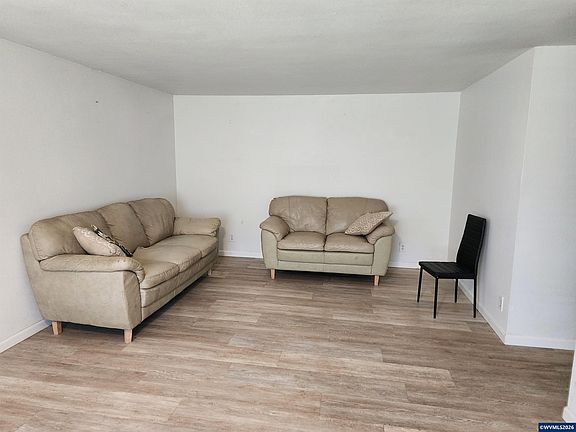 3rd image of 3584 Chiefs Ct NE