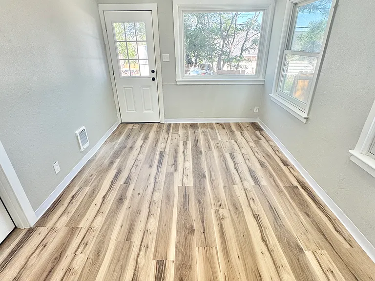 718 W Madison St — Photo 3